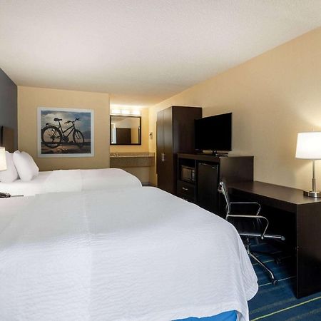 Days Inn By Wyndham Charles Town Esterno foto