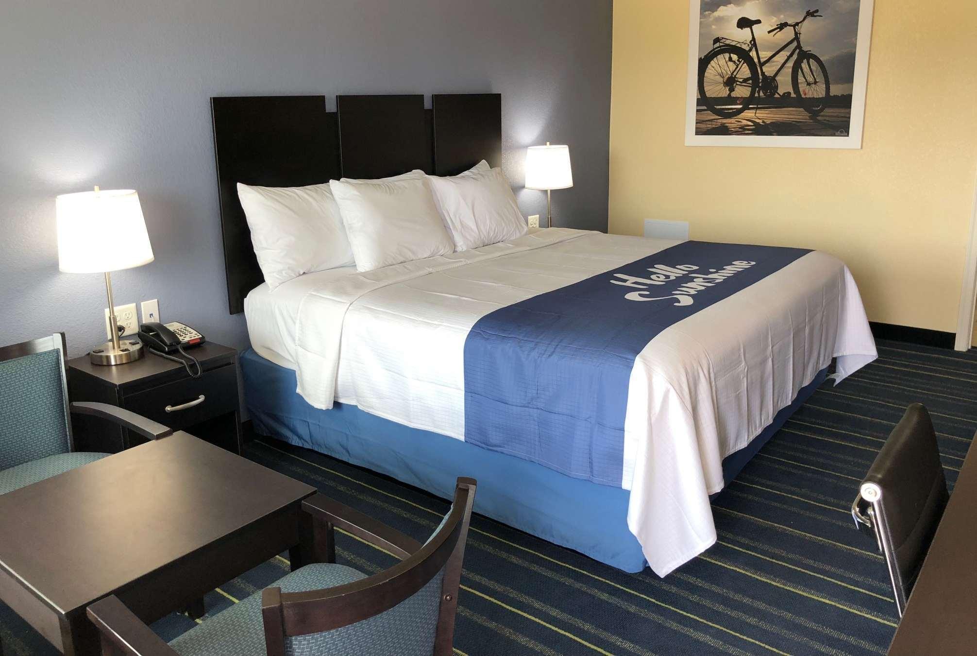 Days Inn By Wyndham Charles Town Esterno foto