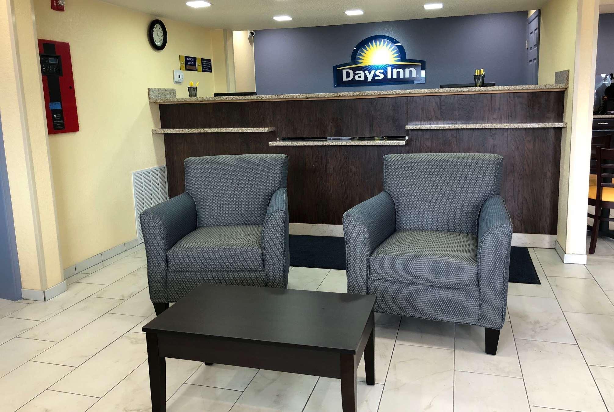 Days Inn By Wyndham Charles Town Esterno foto