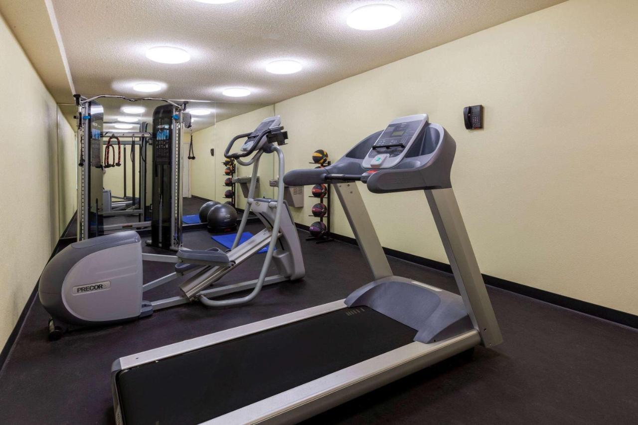 Days Inn By Wyndham Charles Town Esterno foto