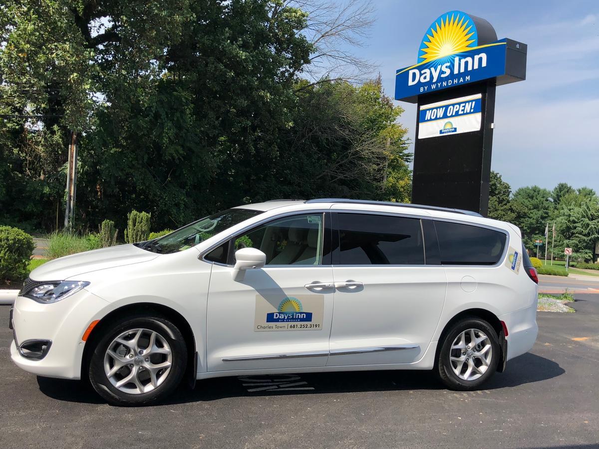 Days Inn By Wyndham Charles Town Esterno foto