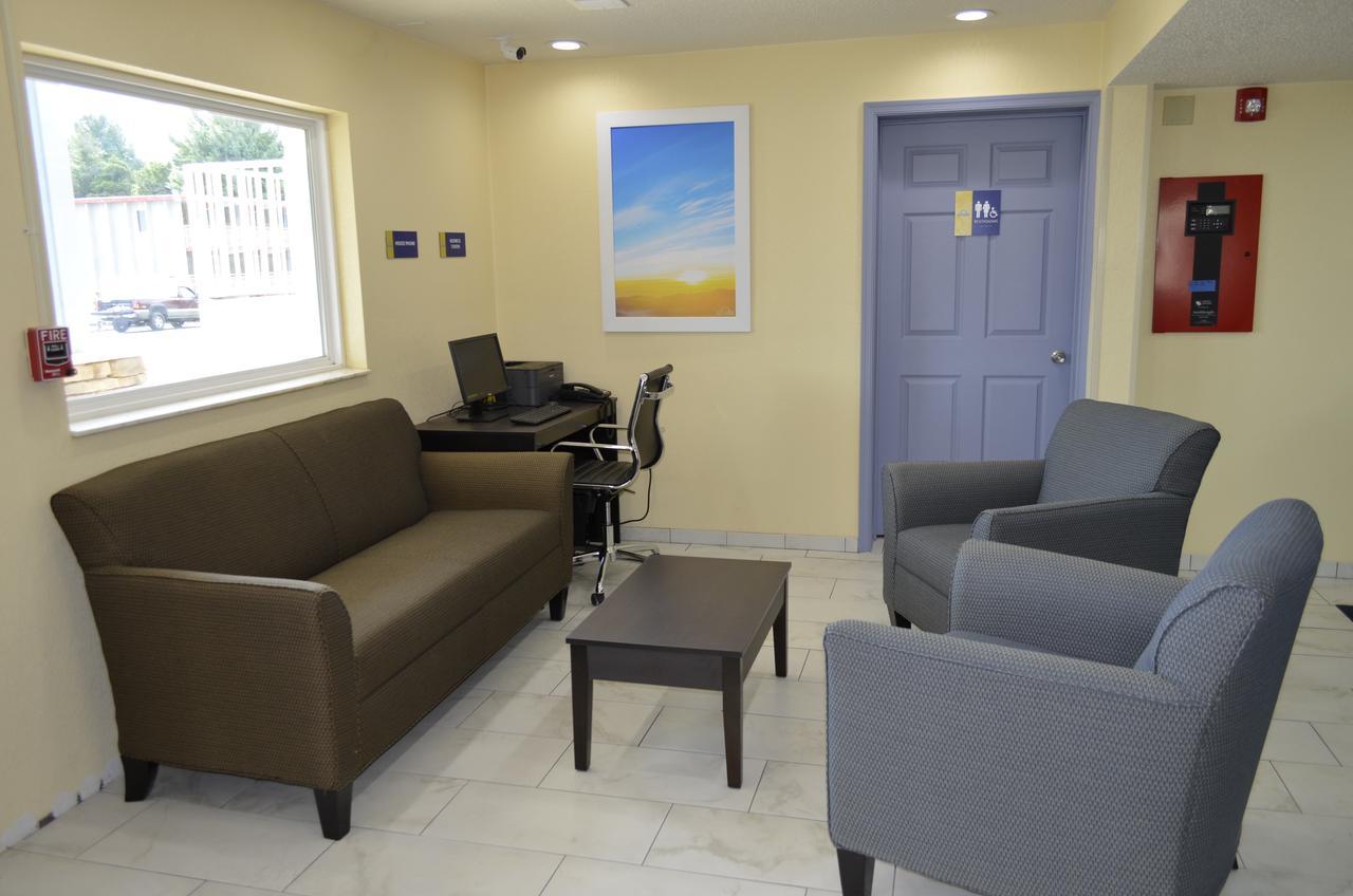 Days Inn By Wyndham Charles Town Esterno foto